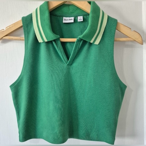 Aritzia Tops - Aritzia Sun Deh Knox Sleeveless Collar Crop
Tennis Core Tank Tee Green Sz S